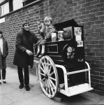 Barrell organ & Monkey